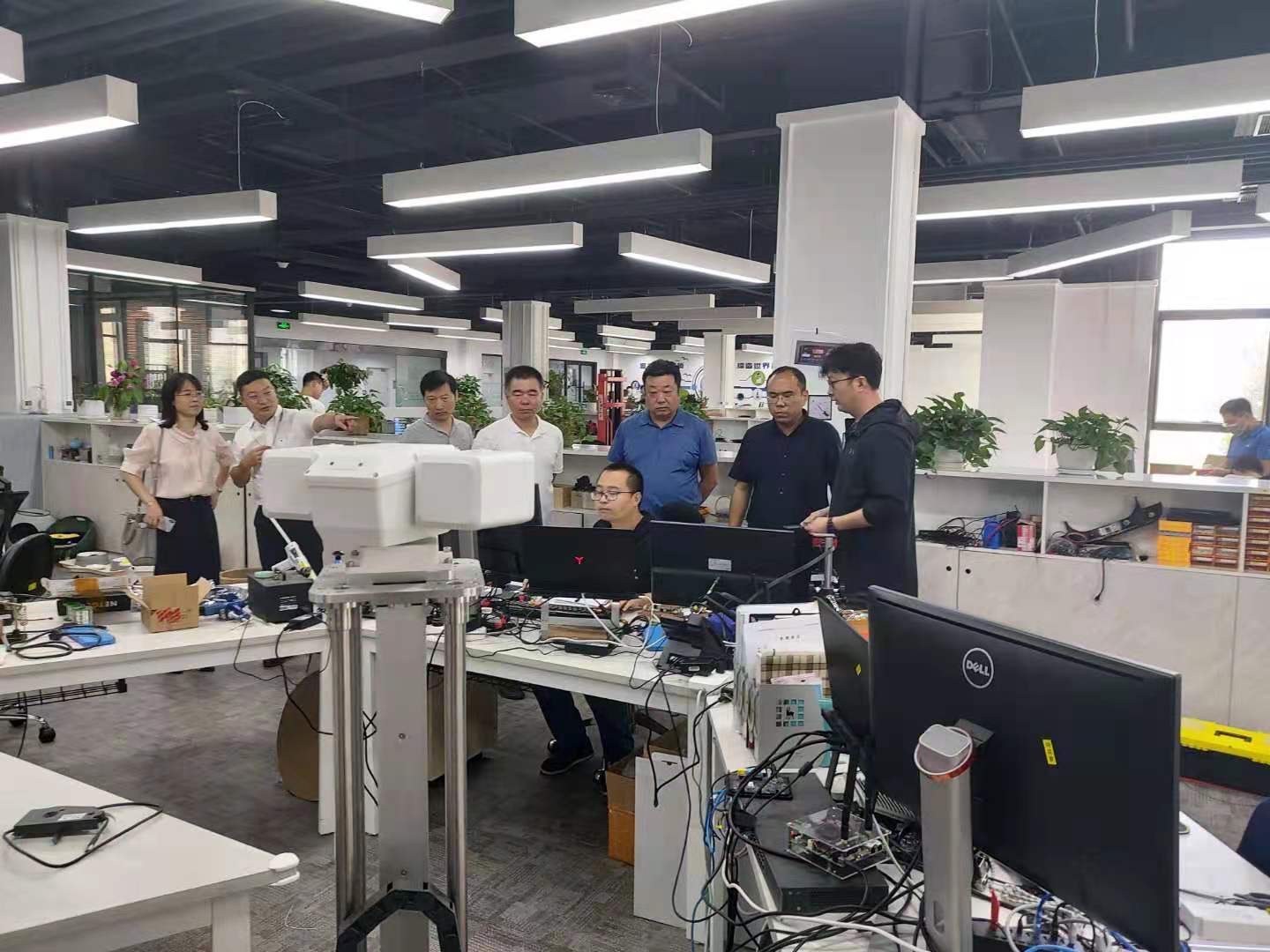 攜手并進，智造未來 我校與沈陽呂尚科技公司深化校企合作，共探智能機器人研發(fā)新篇章